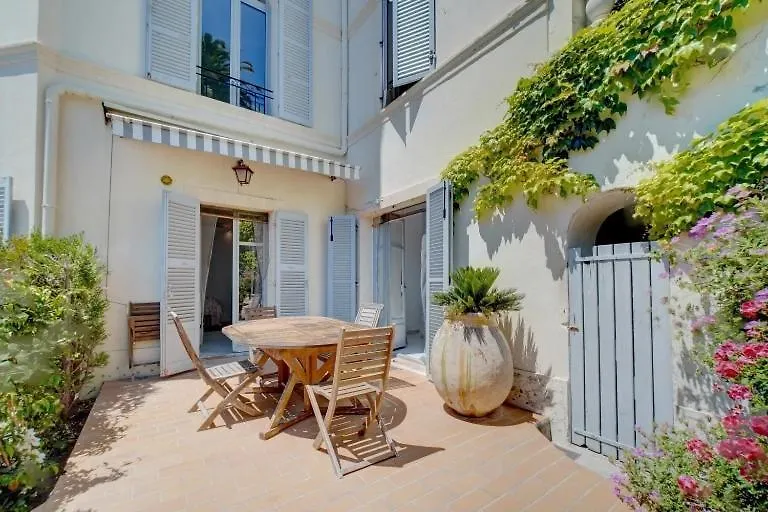 Villa Luna Nova Cannes 0*,  France